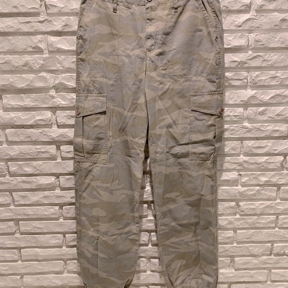 NWOT DKNY Jeans Camo Cargo Pants - Picture 7 of 9